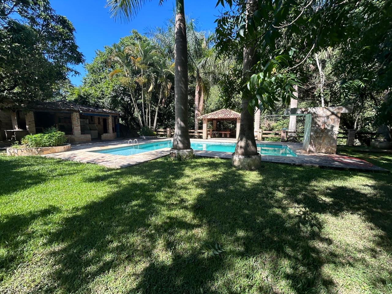 Chácara dentro da cidade de Santa Branca imagem 35